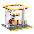 Station Service, décor de station-service en briques Mabric™ avec auvent et pompe