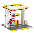 Station Service, décor de station-service en briques Mabric™ avec auvent et pompe