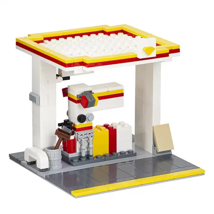 Station Service, décor de station-service en briques Mabric™ avec auvent et pompe