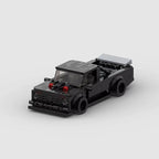 RUMBLE Launch, maquette de muscle car de dragster noire en briques Mabric™ avec cornets d'admission rouges