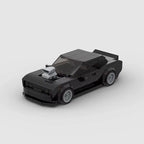BLAZE Brutal, maquette de muscle car noir mat en briques Mabric™ avec prise d'air sur le capot