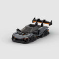 HALO Lumen, maquette d'hypercar de piste gris mat et orange en briques Mabric™