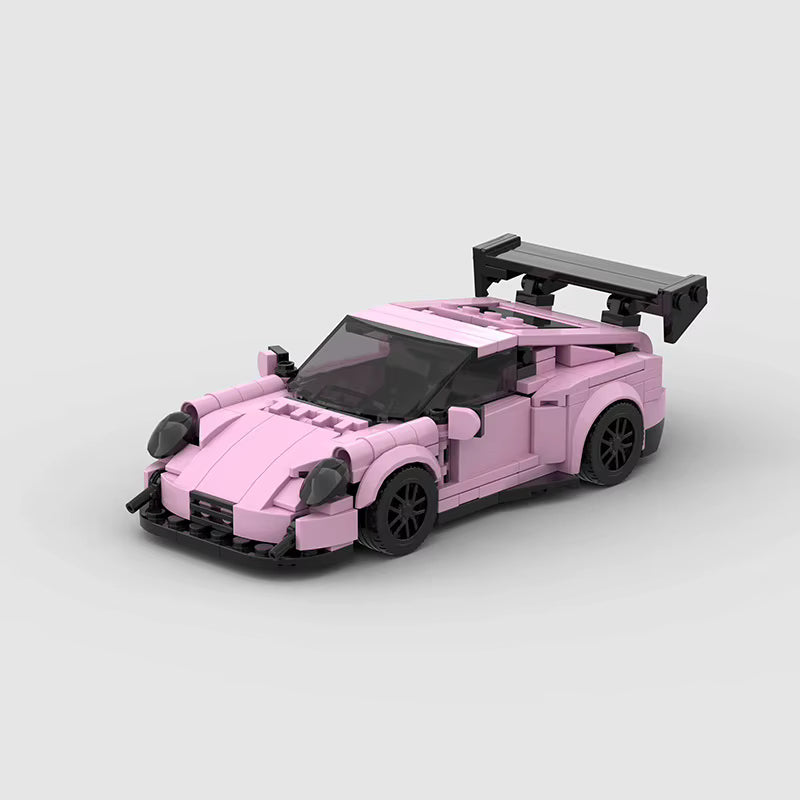 ZENITH Circuit GT, maquette de voiture de course rose en briques Mabric™ avec immense aileron