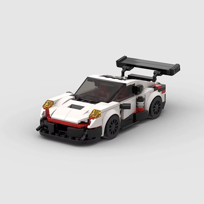 ZENITH Icon Racing, maquette de voiture d'endurance blanche, rouge et noire en briques Mabric™