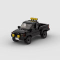 KANTO Yoru, maquette de pick-up tout-terrain noir en briques Mabric™ avec phares jaunes
