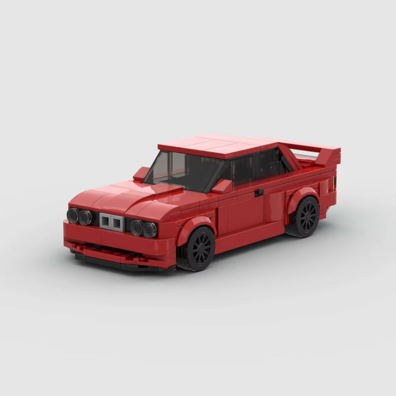 KORTEX Heritage, maquette de berline sportive rétro rouge en briques Mabric™ à quatre phares ronds