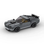 RUMBLE Warhorse, maquette de muscle car gris anthracite à bandes noires en briques Mabric™